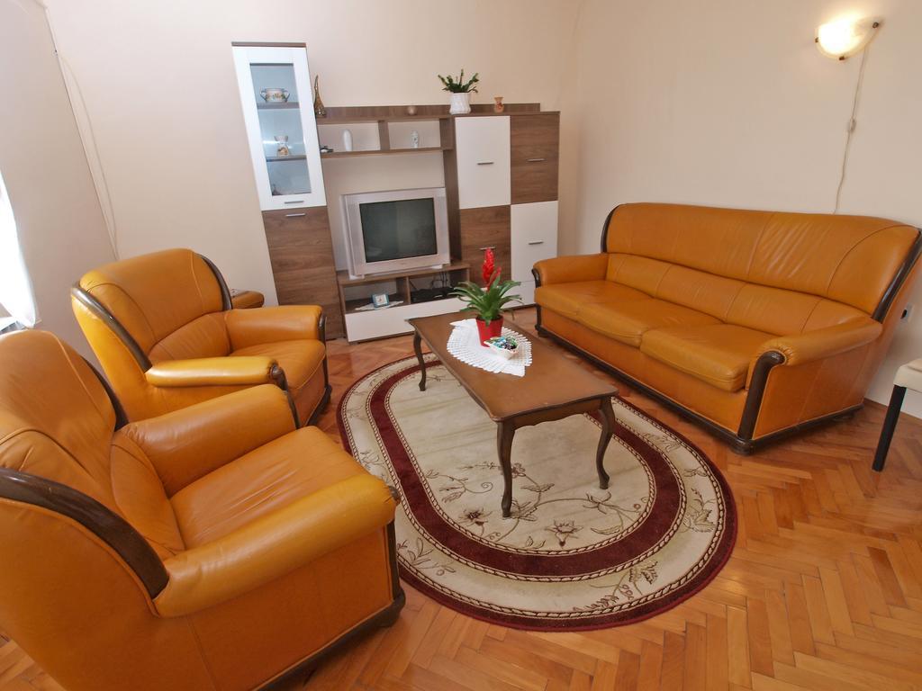 Apartments Ivanka 1056 Pula Exterior photo